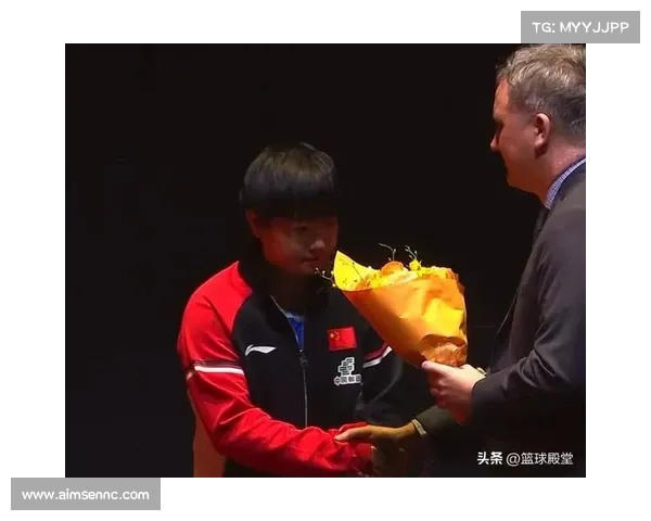 47岁王励勤为男双冠军颁奖身材年轻似小伙妻子身份成焦点